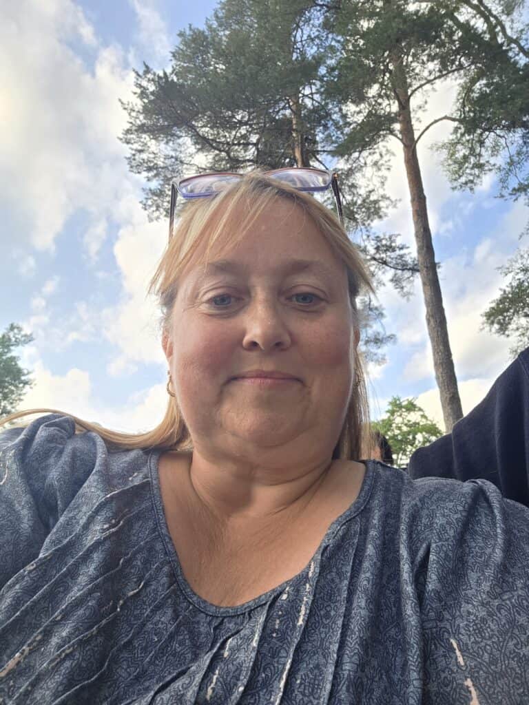 Jennifer was diagnosed with two types of breast cancer. Genetic testing also found she has the CHEK2 gene mutation. 