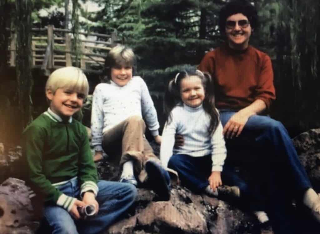Sheryl's siblings and her mother, Sandee, before she passed away at age 46.